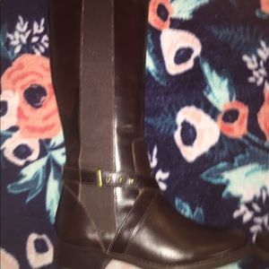 Women’s size 6 and or 6 1/2.